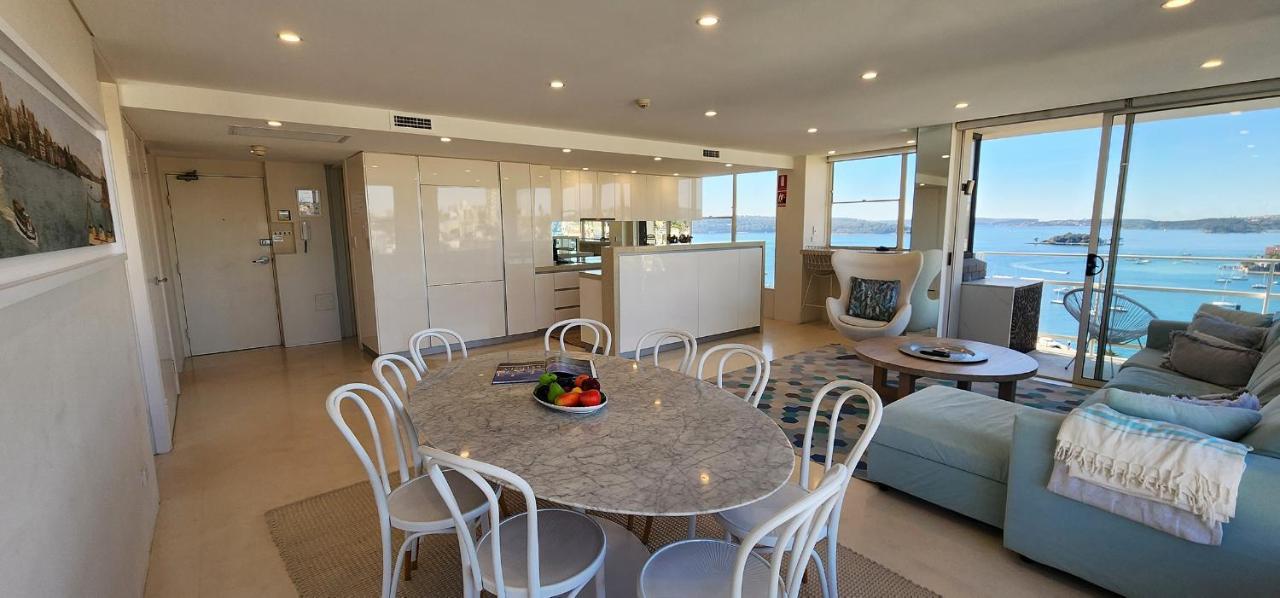 Expansive Harbour Views Apartment