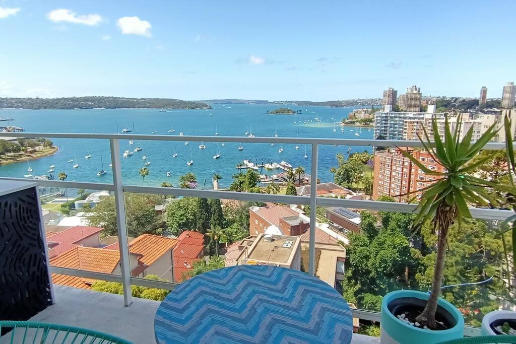 Expansive Harbour Views Apartment