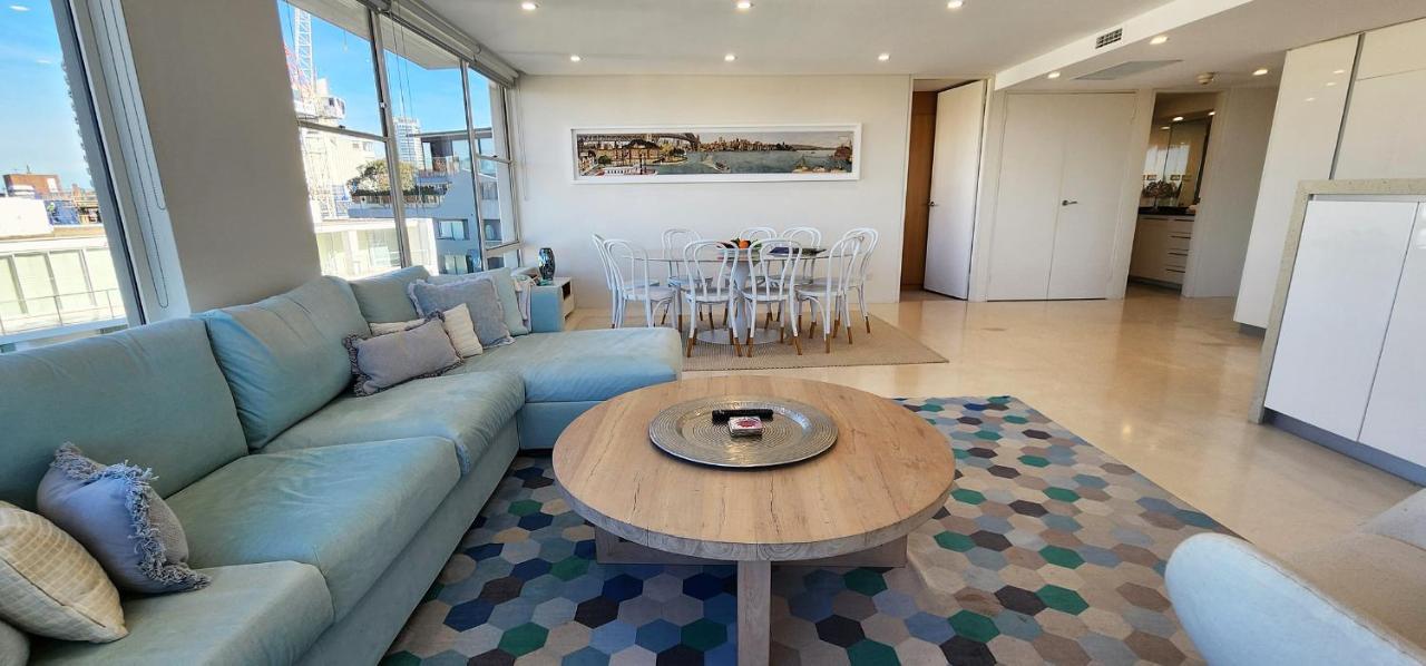 Expansive Harbour Views *