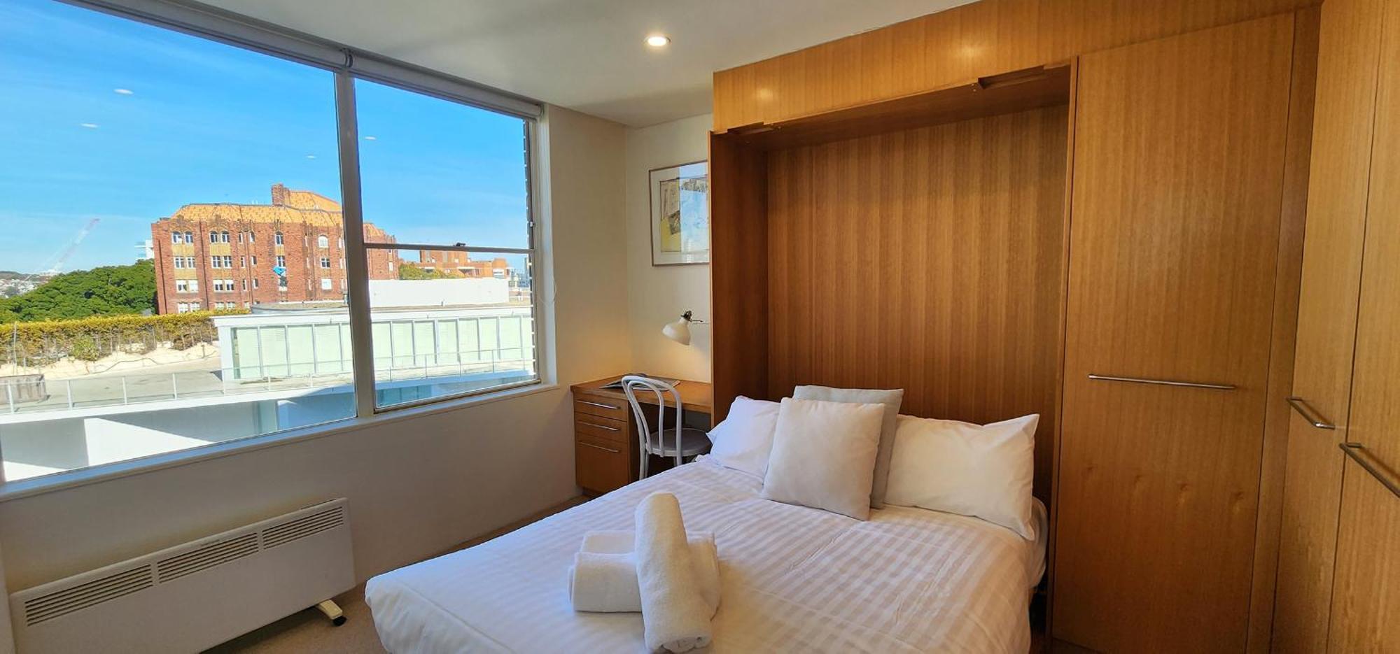Expansive Harbour Views Apartment *